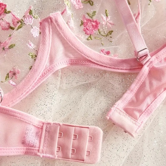 Women’s  Lacy Seductive Bra - Picture 4 of 5